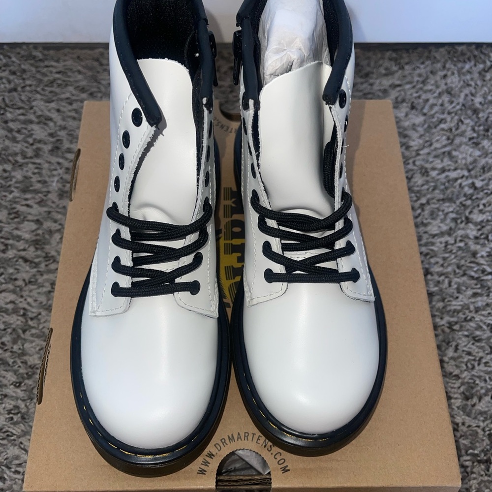 Dr. Martens Kids 1460J Romario White boots